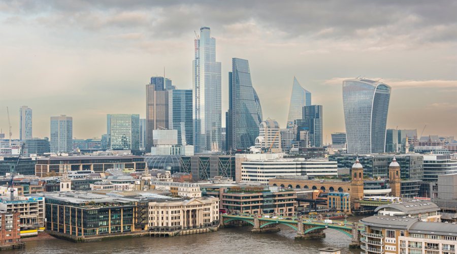 关税风险消退+定价潜力,大摩看好苹果(AAPL.US):iPhone销量预测上调至5400万部